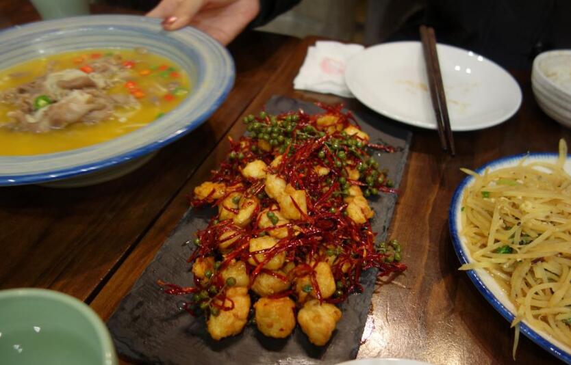 圣诞节热恋生活日记，开着轩逸陪女朋友搜集北京的圣诞树