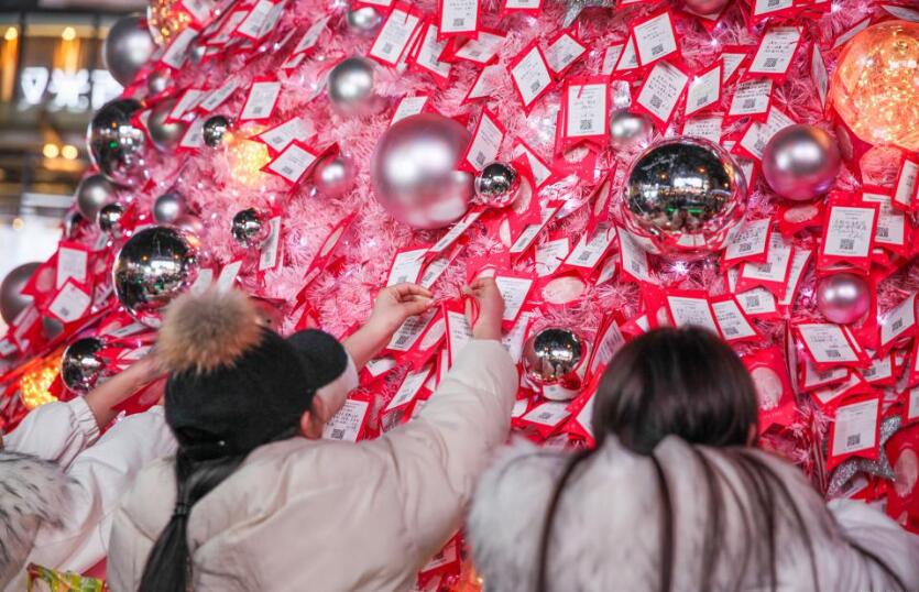 圣诞节热恋生活日记，开着轩逸陪女朋友搜集北京的圣诞树