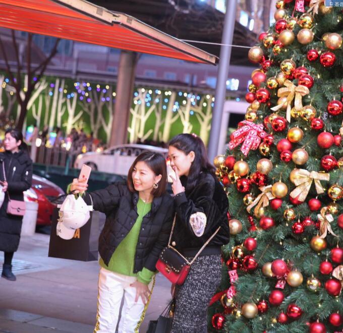 圣诞节热恋生活日记，开着轩逸陪女朋友搜集北京的圣诞树