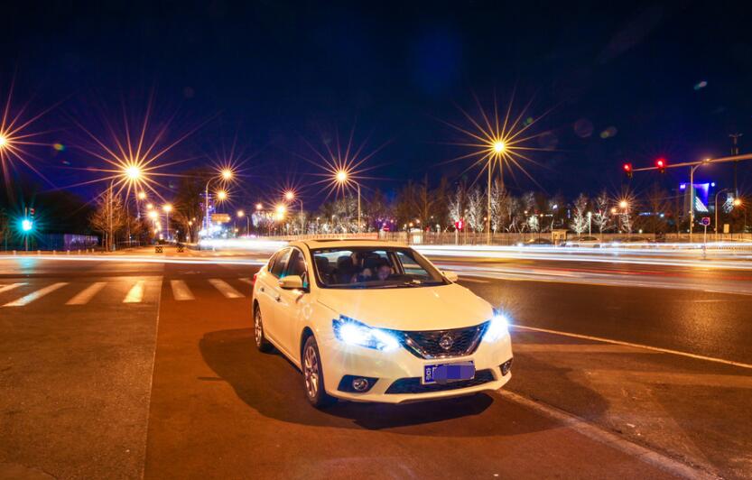 圣诞节热恋生活日记，开着轩逸陪女朋友搜集北京的圣诞树