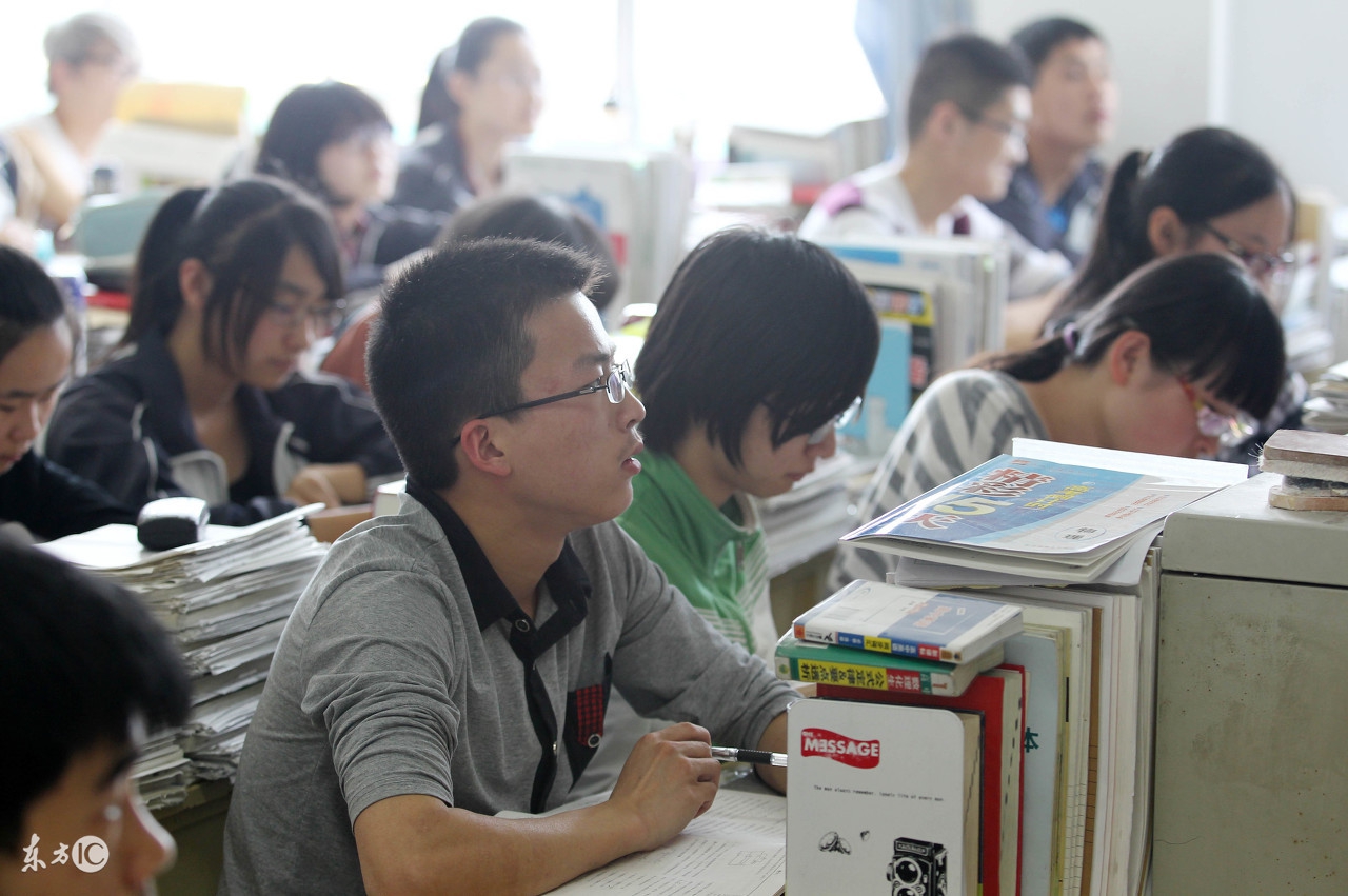 樱花轻轻就开了三季，忆高中青春