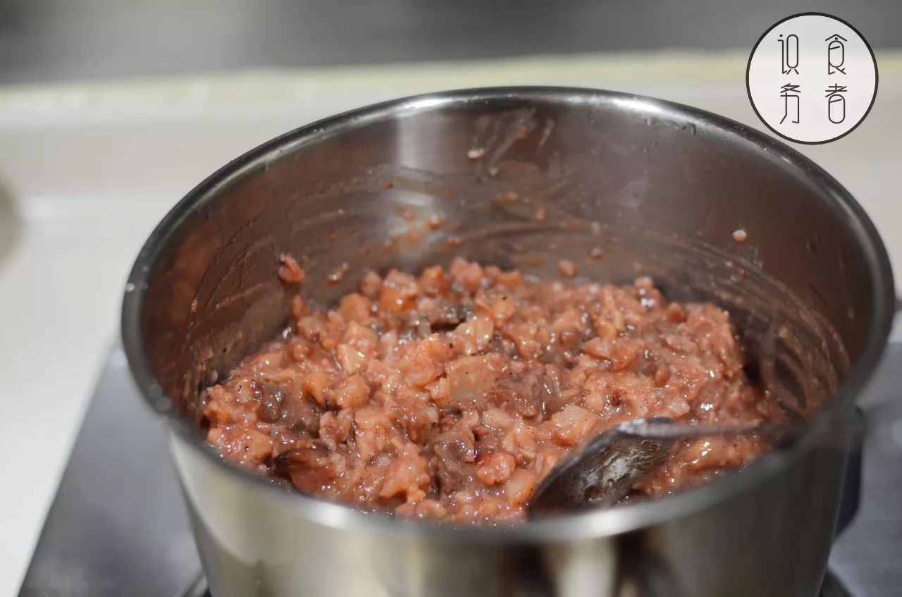 叉烧包流汁馅的调制,蜜汁叉烧包喷香流汁的2个小秘诀