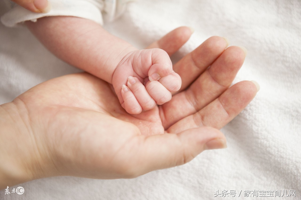 嫌弃宝宝刚出生的样子丑？这些新生儿外貌大反转的规律，你知道吗