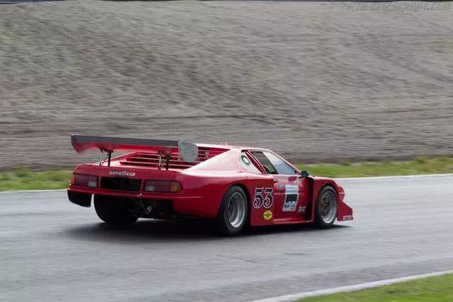 宝马第一台中置引擎超跑M1赛车版,曾经遭遇怎样的挫折?