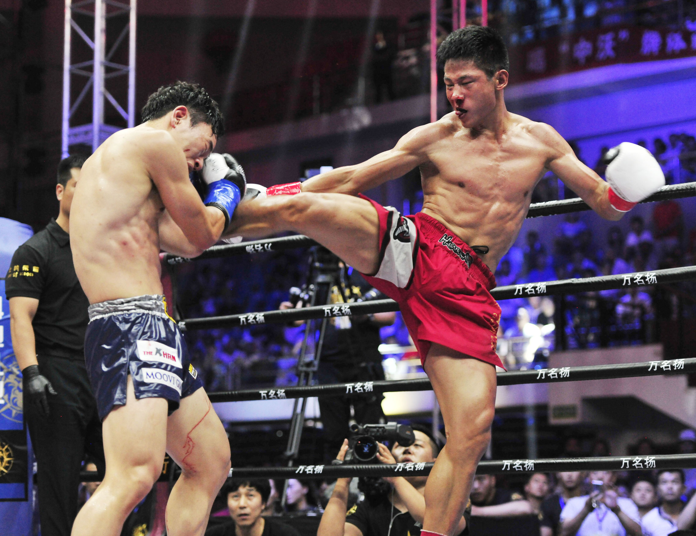 邓泽奇爆冷狂虐对手,2019年邓泽奇加赛