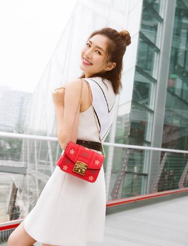 用一样东西完美宣示意大利的纯正血统,这款包包再适合不过啦~