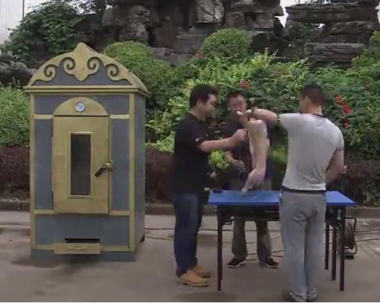 牛人发明烧烤神器,民间小伙自制多功能烧烤炉