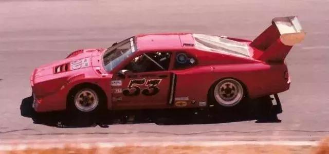 宝马第一台中置引擎超跑M1赛车版,曾经遭遇怎样的挫折?