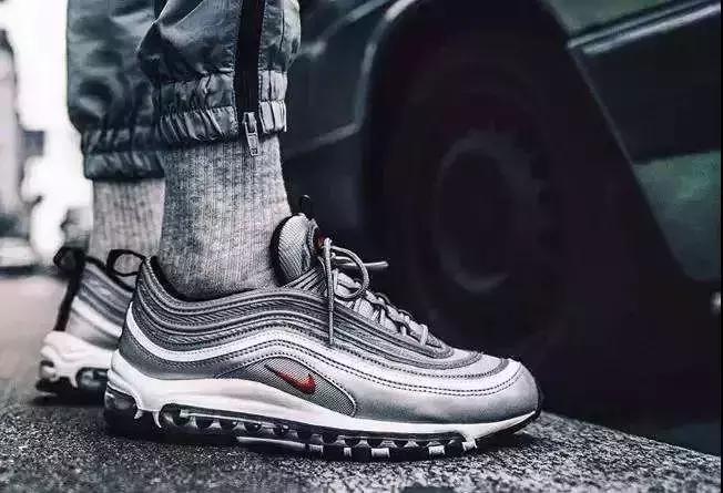 同样是复古潮流，为什么不选Superstar？