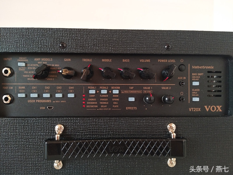 此款音箱可以模仿11款经典型号的声音，不玩吉他你压根看不懂