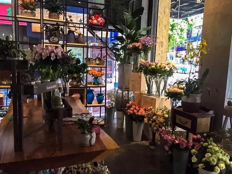 上廓街竟然有间360°鲜花环绕的小店