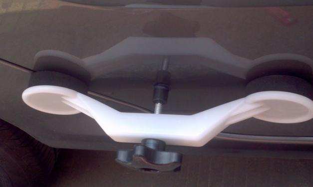 交警提示:汽车撞出小坑,别着急去4S店,只需这样就能节省好多钱