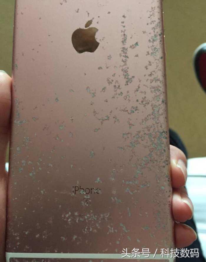 网友:我有一双硫酸手,苹果手机也挡不住!