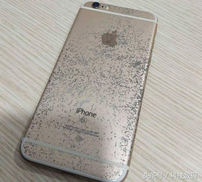 网友:我有一双硫酸手,苹果手机也挡不住!