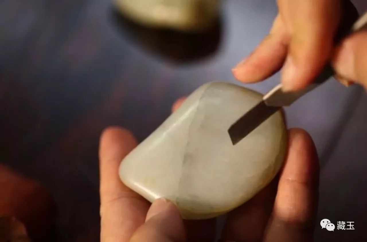 怎么辨别和田玉的最简单方法,如何用最简单的方法鉴别和田玉