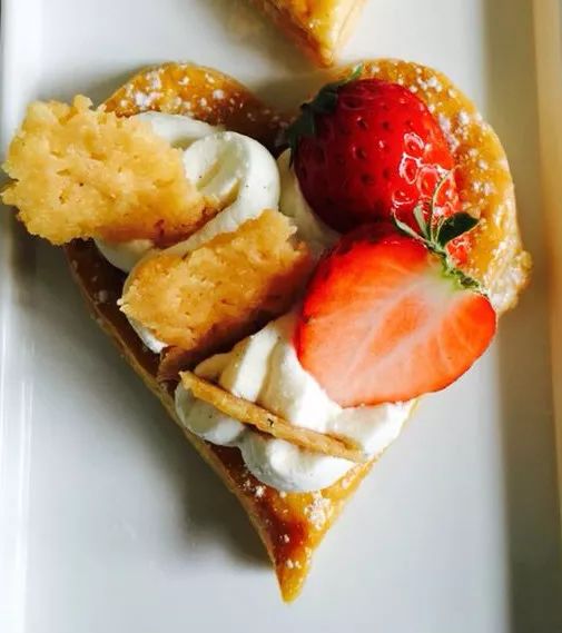 一口咬定修女泡芙法国面包师恋上成都钢琴妹