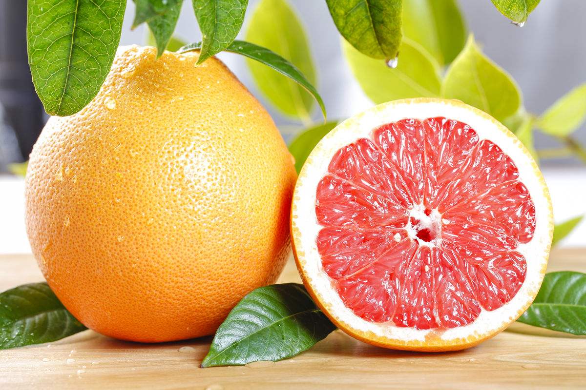 吃红心柚子有什么好处,吃柚子对高血压有好处吗