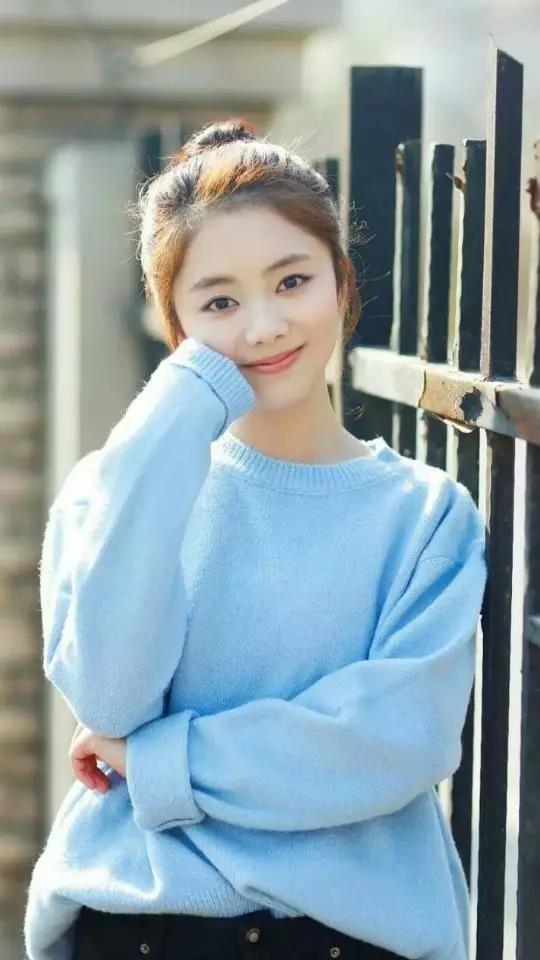 51岁娃娃脸女演员,51岁娃娃脸女人