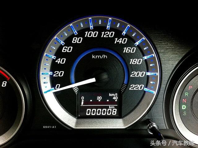 油箱仪表盘显示剩多少就需要加油,汽车油箱不显示油量