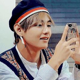 金泰亨生日快乐q版,金泰亨祝福别人生日快乐视频