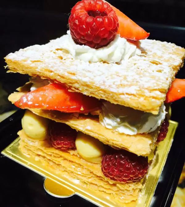 一口咬定修女泡芙法国面包师恋上成都钢琴妹