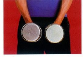 哑铃练胸的正确锻炼方法视频,正确使用哑铃健身的方法