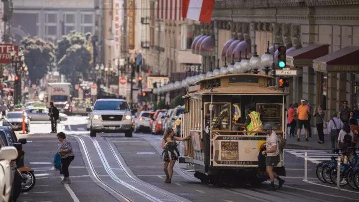 总有一个人在远方成为你的期待,每个人的内心都有一些想去的远方