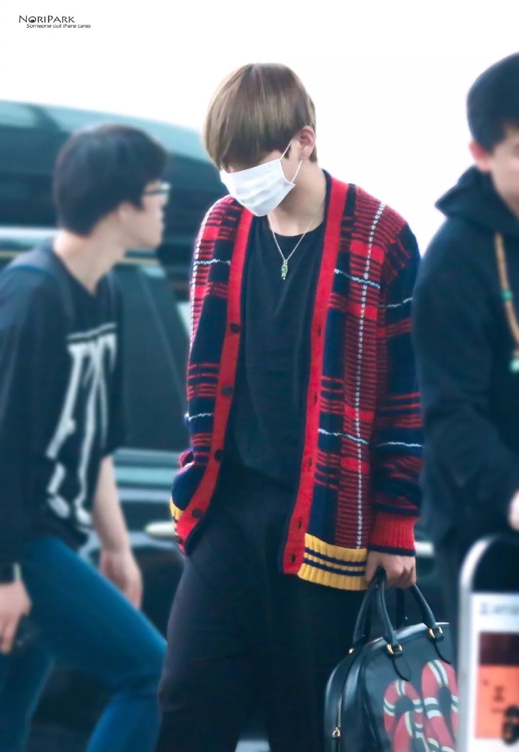 金泰亨生日快乐q版,金泰亨祝福别人生日快乐视频