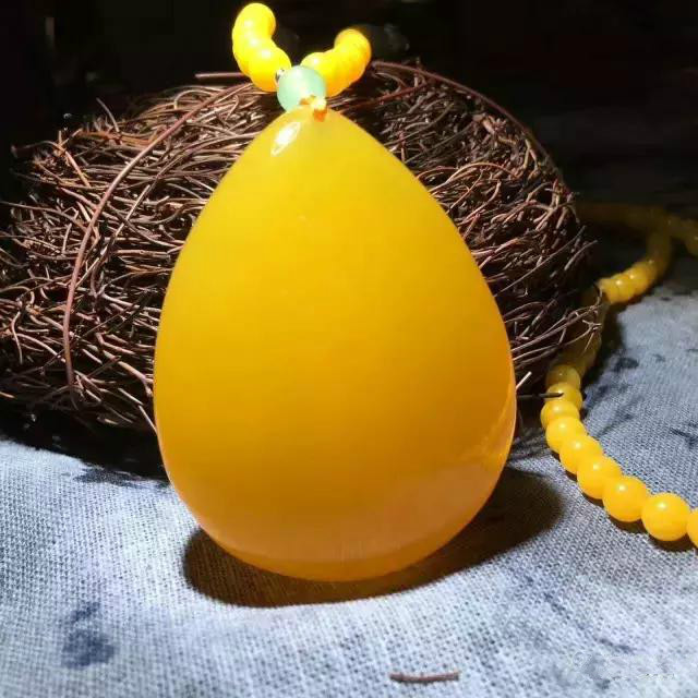 璞缘琥珀坊:碰到这么逼真的“二代蜜蜡”该如何避免吃药?