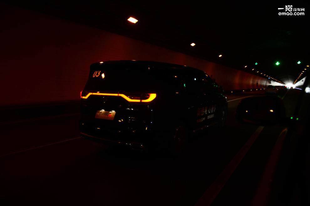 广汽传祺gm8和gl8油耗对比,性价比秒合资前辈试驾广汽传祺gm8