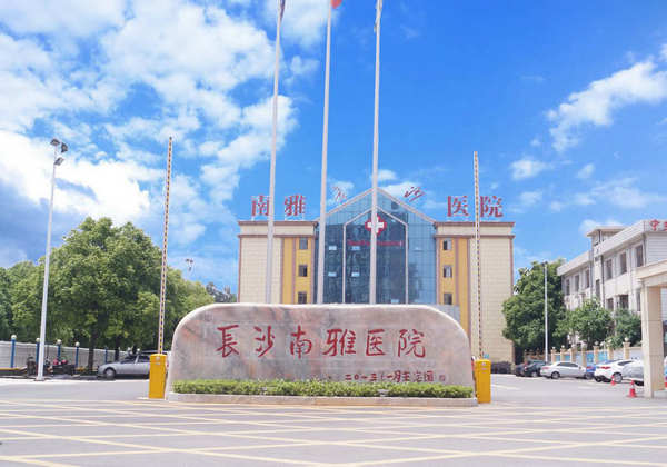 医术精湛除病痛患者满意送锦旗,医术精湛除病痛赠送锦旗表谢意