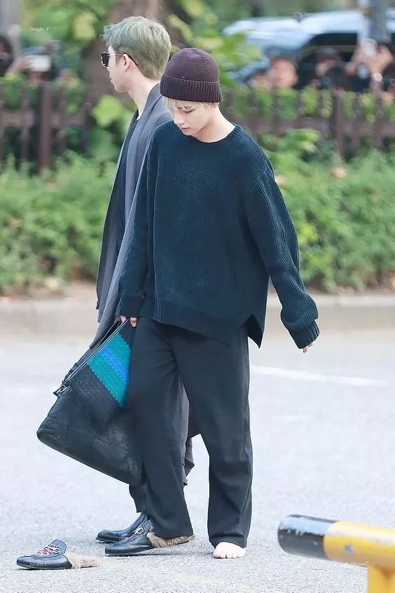 金泰亨生日快乐q版,金泰亨祝福别人生日快乐视频