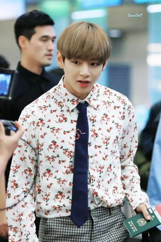 金泰亨生日快乐q版,金泰亨祝福别人生日快乐视频