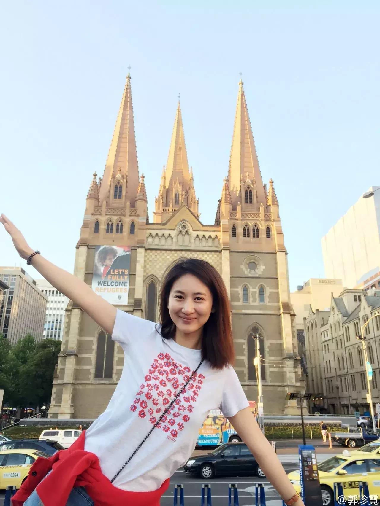 杨幂给她下跪，*点露**陷“三级”风波、雅妓，艳压佟丽娅为何不火？