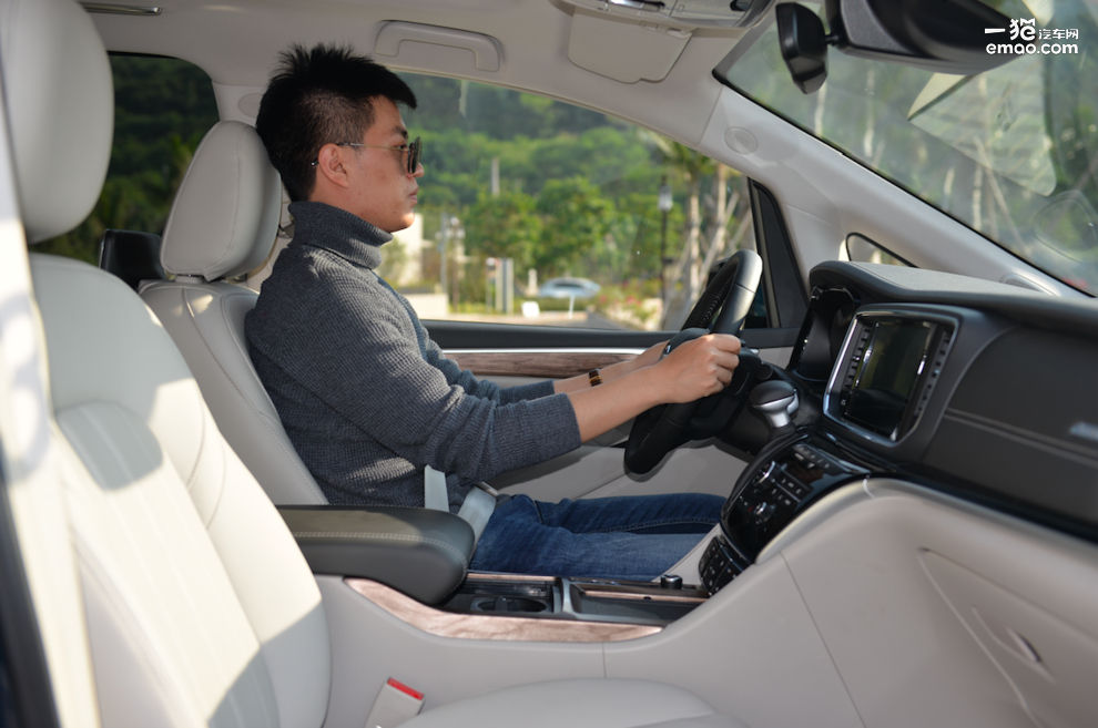 广汽传祺gm8和gl8油耗对比,性价比秒合资前辈试驾广汽传祺gm8