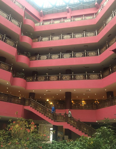 “一世深情恋大理几番义愤为家国”——访全国台企联副会长薛一萍