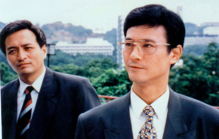 他的剧目一播出,股市就跌,34次中招,上个新闻都会跌