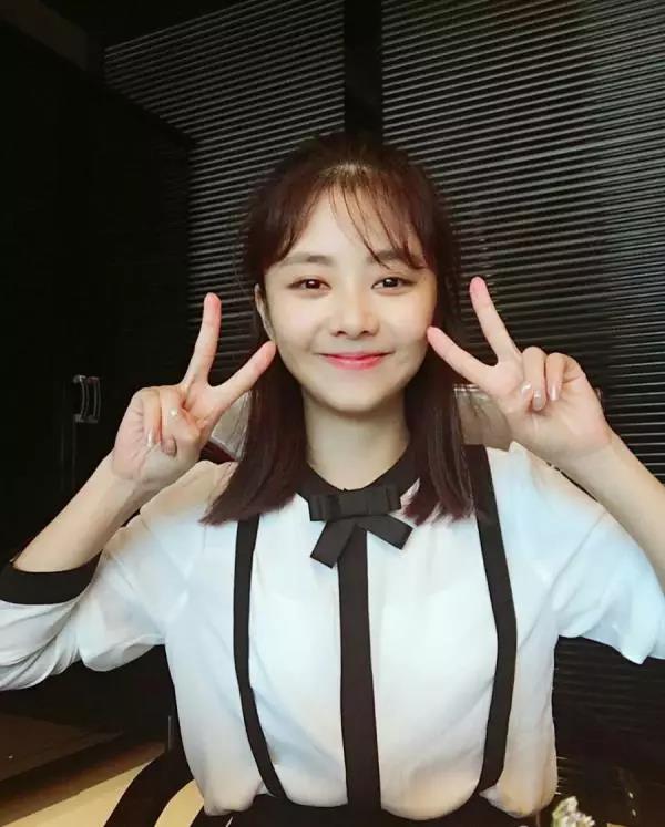 51岁娃娃脸女演员,51岁娃娃脸女人