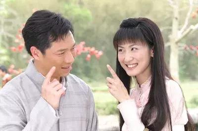 杨幂给她下跪，*点露**陷“三级”风波、雅妓，艳压佟丽娅为何不火？