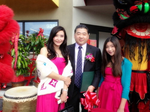 四位演三级片出道女星前三个嫁入豪门相亲相爱最后一位太可惜