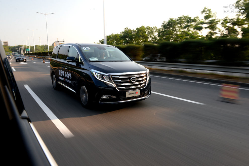 广汽传祺gm8和gl8油耗对比,性价比秒合资前辈试驾广汽传祺gm8