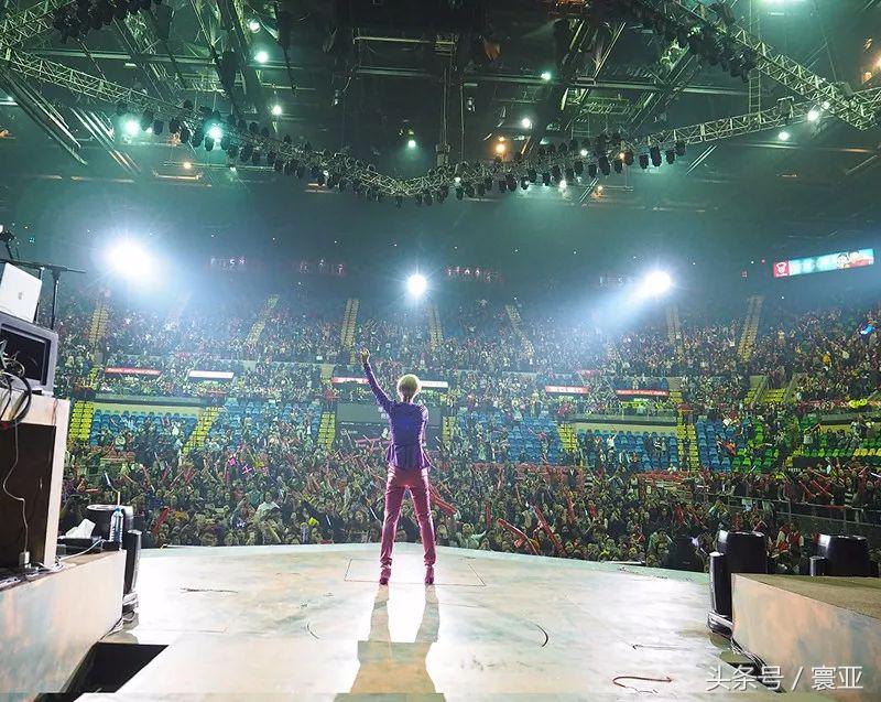 跨年夜，寰亚男神女神与你唱响2018、high爆迎新年！