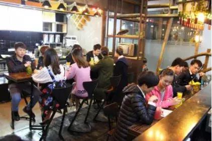 情侣创业开什么店铺好,开茶饮店能赚钱吗