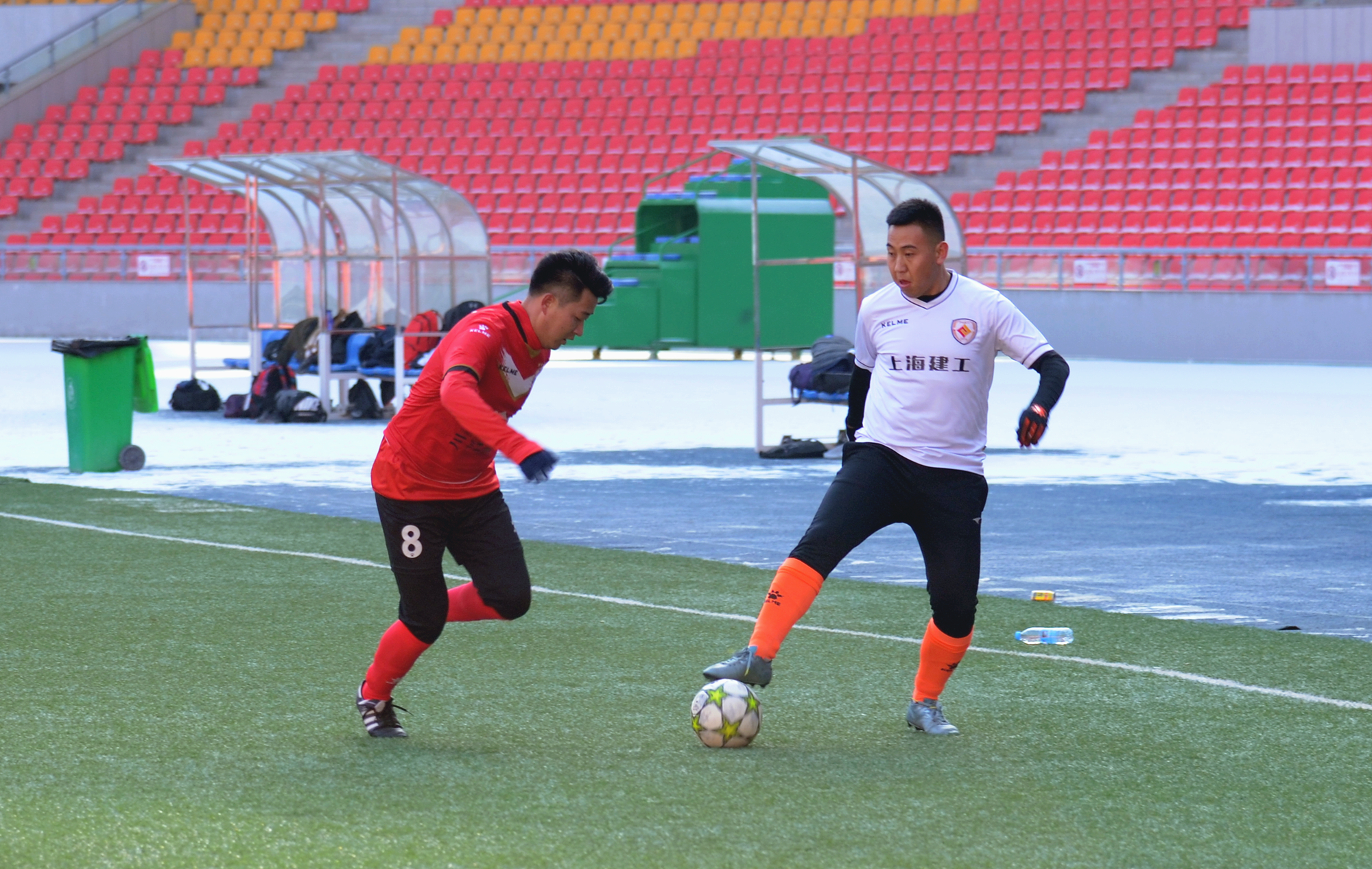 西宁市“湖源牧业·贺岁杯”足球赛激情开赛，青海红花蝉联冠军