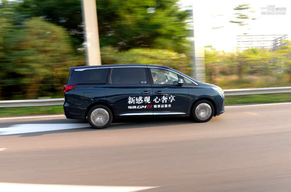 广汽传祺gm8和gl8油耗对比,性价比秒合资前辈试驾广汽传祺gm8
