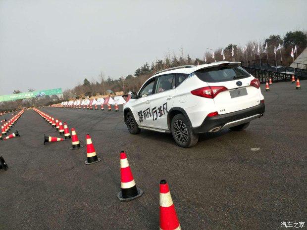 路不凡行非凡你见没见过这样的气场？