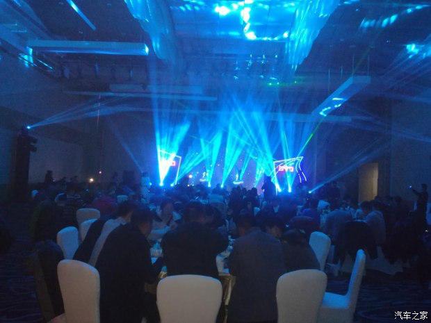 路不凡行非凡你见没见过这样的气场？