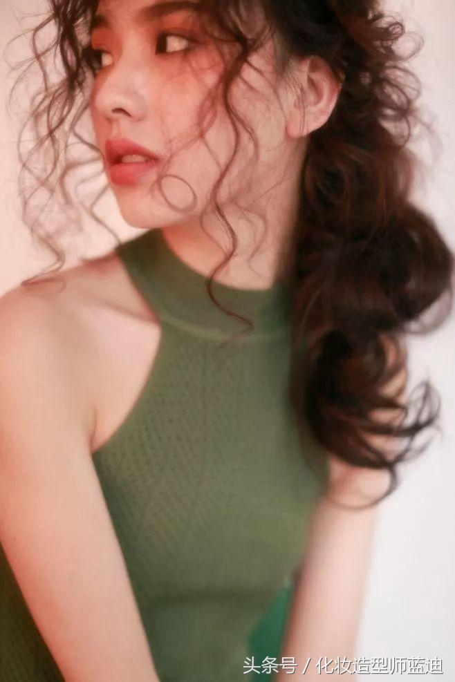 迪丽热巴同款高马尾怎么扎,迪丽热巴同款灯笼马尾辫