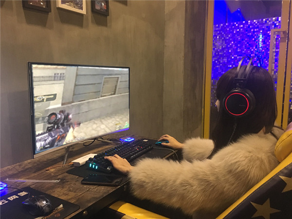 CFgirl躺躺：小哥哥，带我躺赢可以吗？