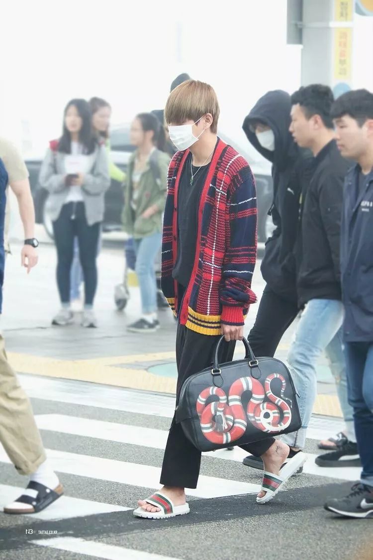 金泰亨生日快乐q版,金泰亨祝福别人生日快乐视频